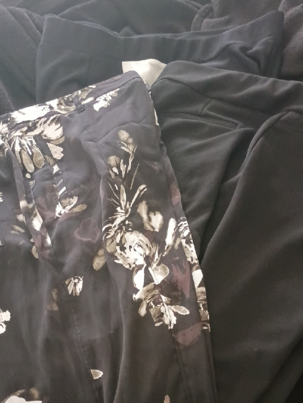 Simply Vera Vera Wang Blk/ White Floral Elastic Waist Slacks and Maze pull lot!